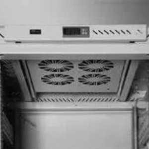 Полка 6-и вентиляторная на выдвигающихся полозьях с электронным температурным контроллером